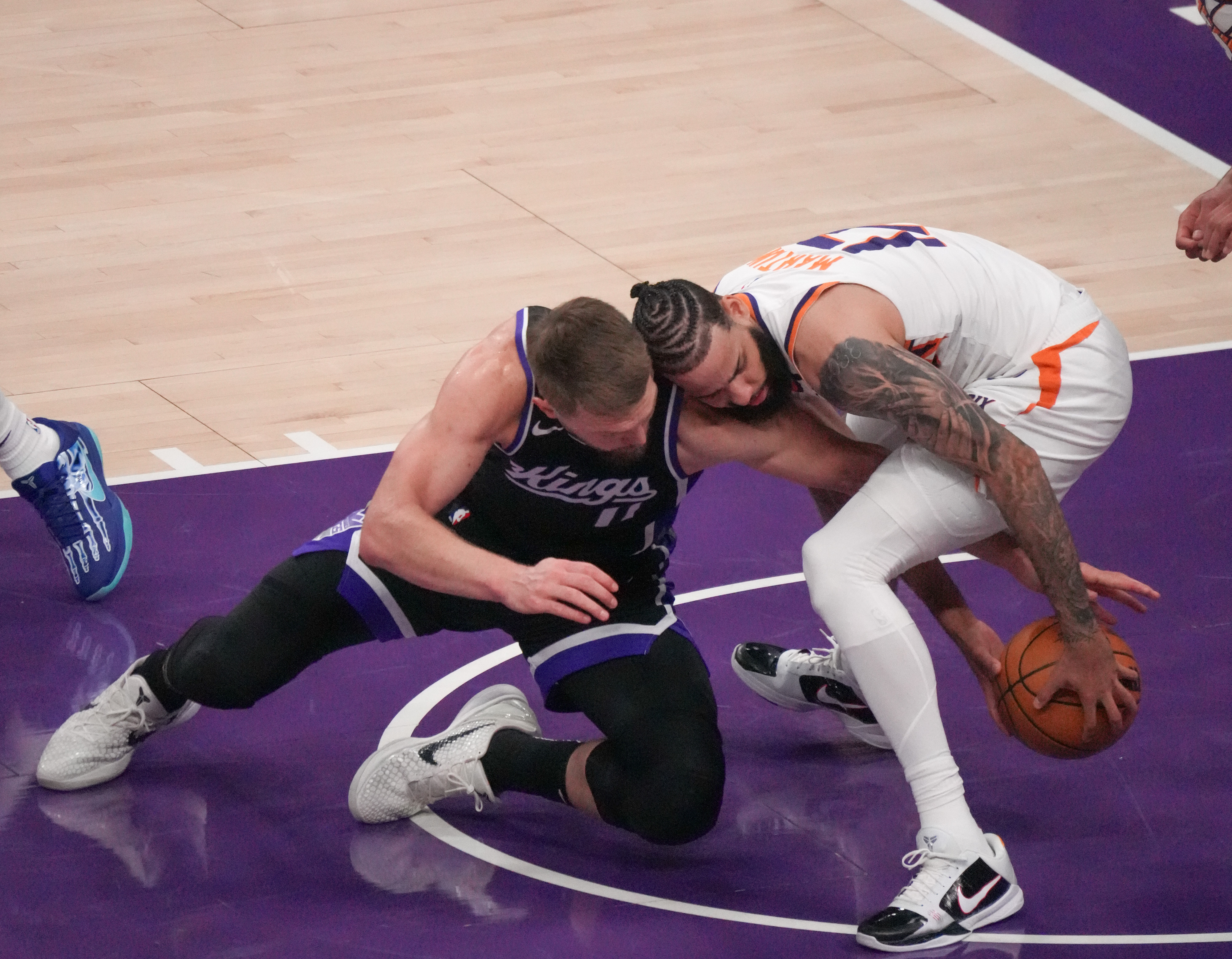 NBA常规赛激烈对抗战，球队状态正佳