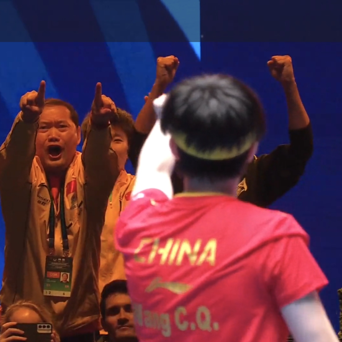 V5轻取HLE，Meiko拿下关键大龙焦点之战四强赛，点燃全场激情