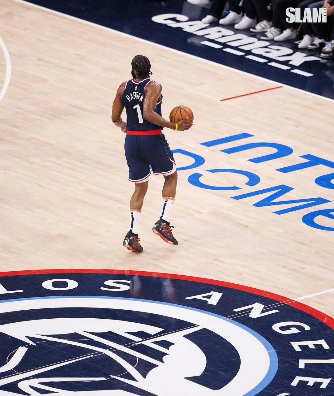 快船队主场告捷，仅获得胜利