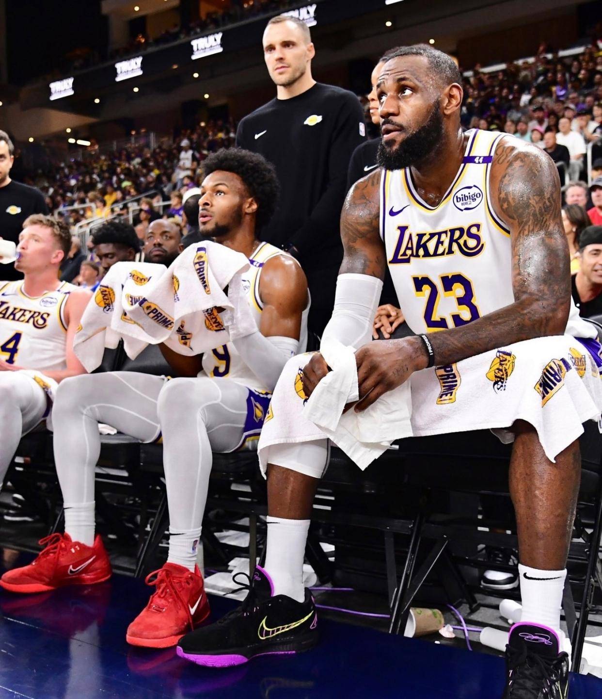 世俱杯赛程-湖人队客场力克火箭,新核心展现实力