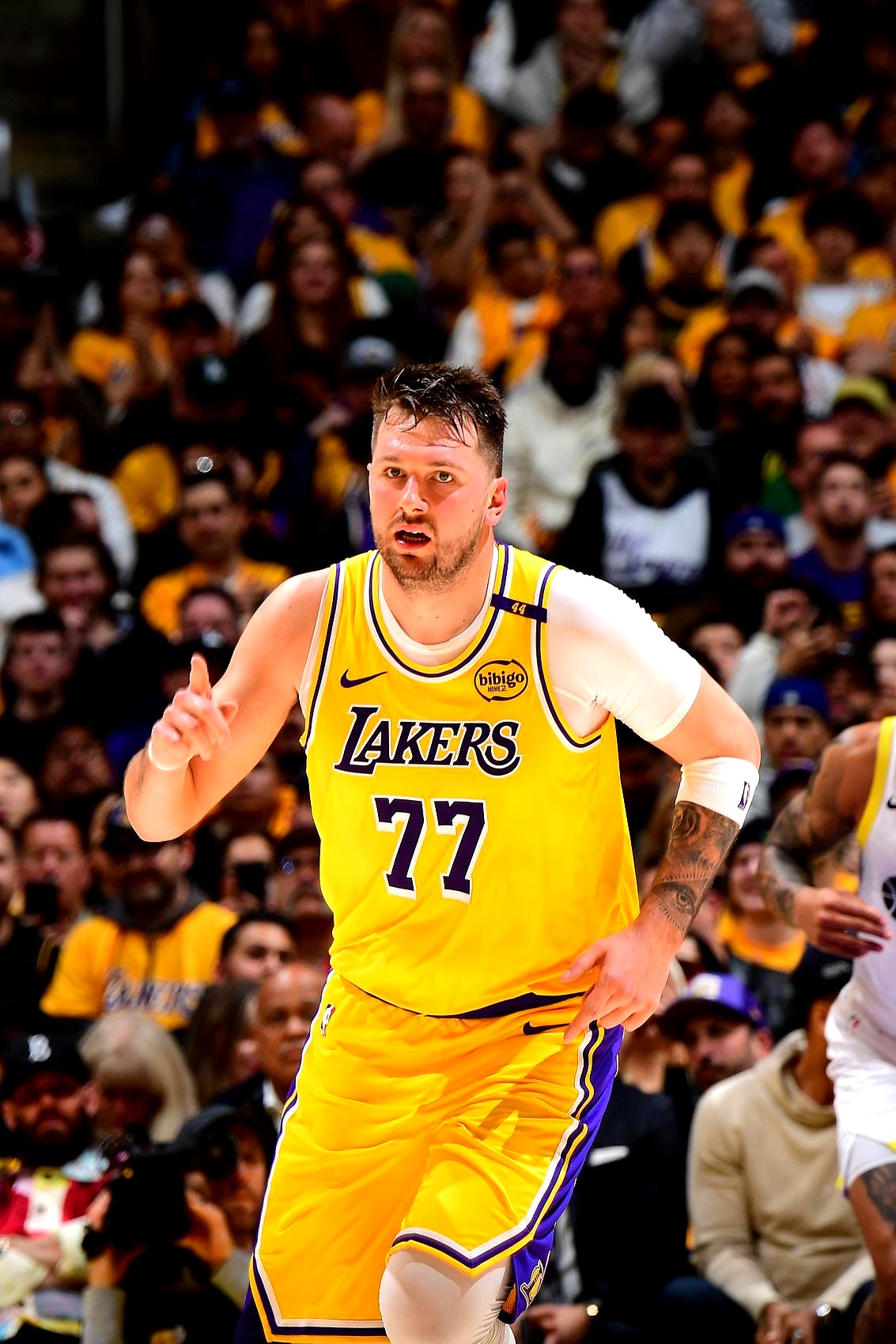 湖人队客场力克火箭，新核心展现实力