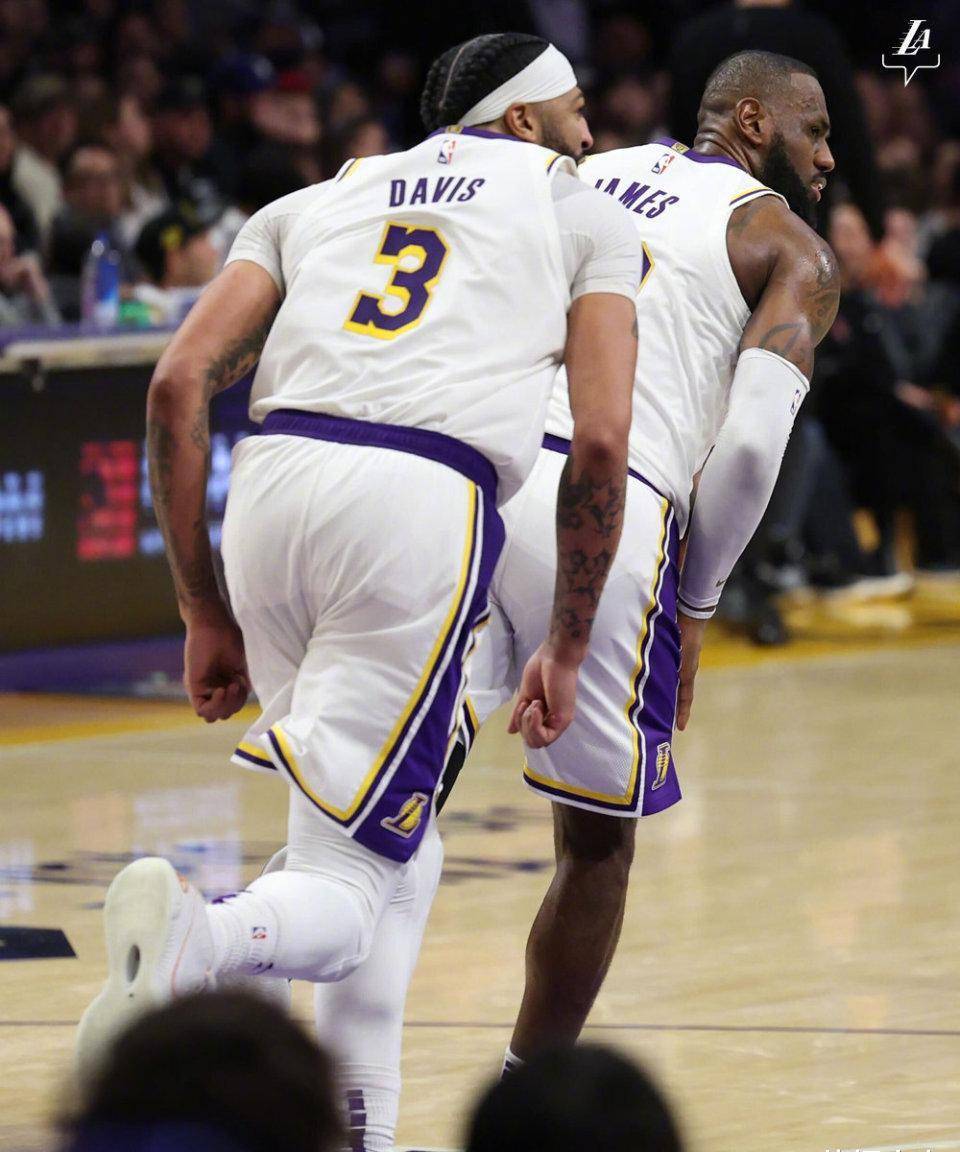 世俱杯冠军-布克突破30分,太阳力擒湖人的简单介绍