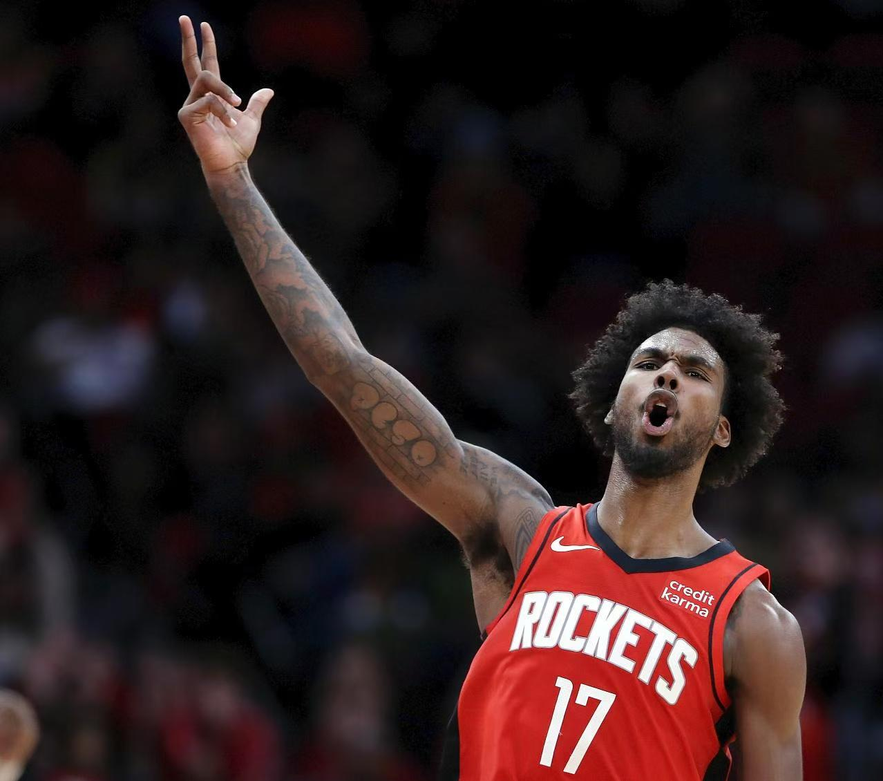 火箭完胜雄鹿苏伊森为球队贡献重要表现