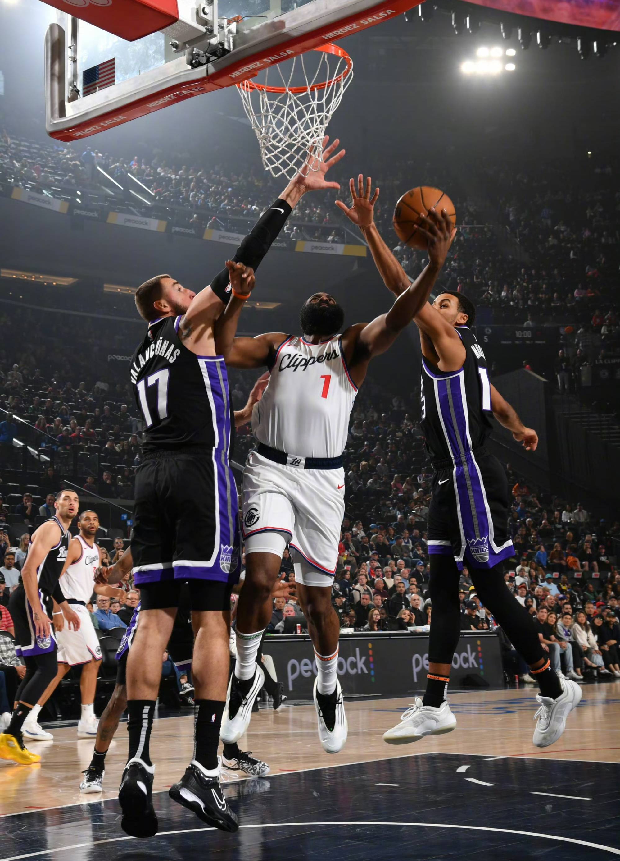 世俱杯时间-爵士胜快船，取得关键胜利