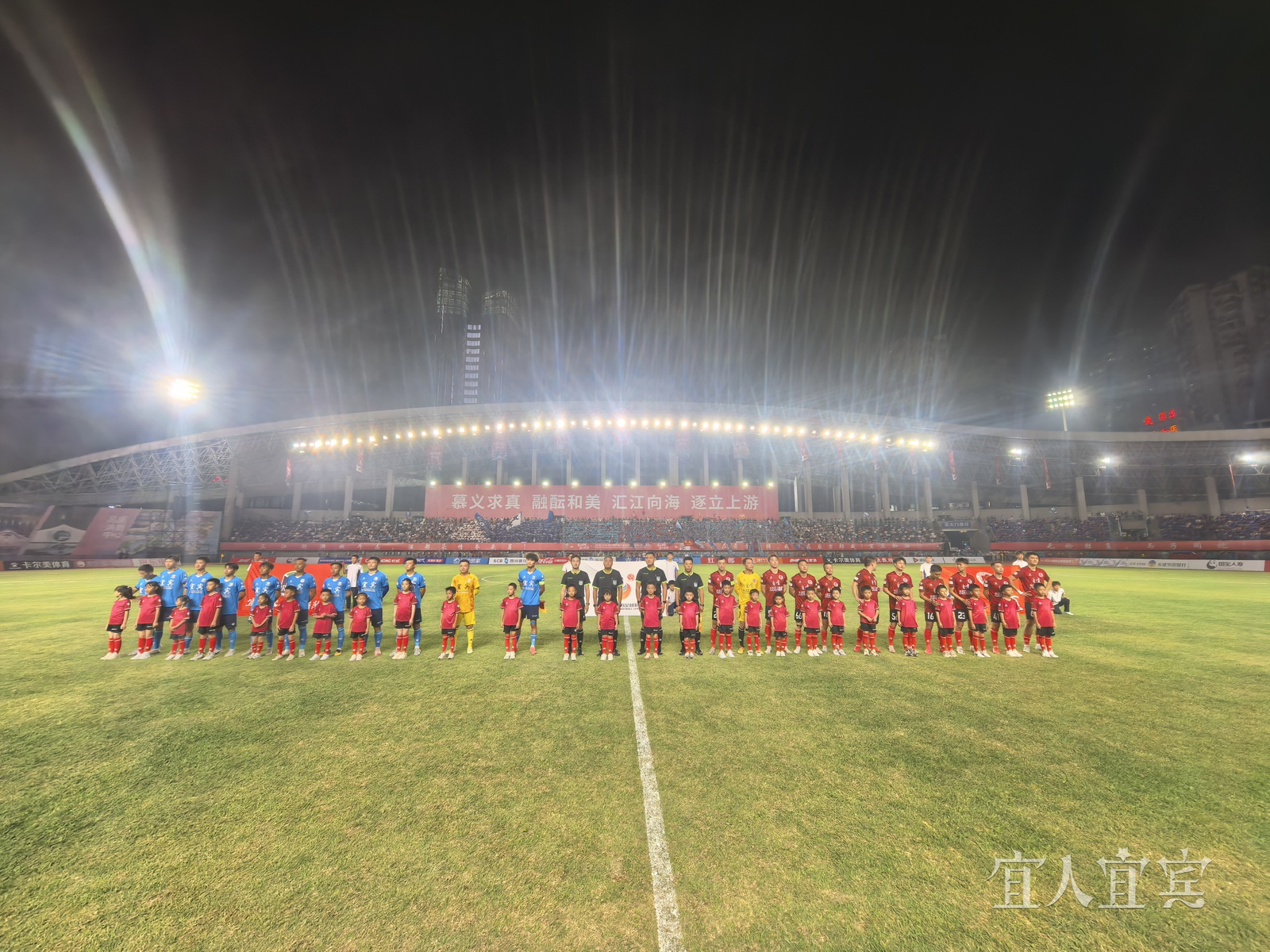 世俱杯改制-球迷们为这场比赛的激情燃烧不息！