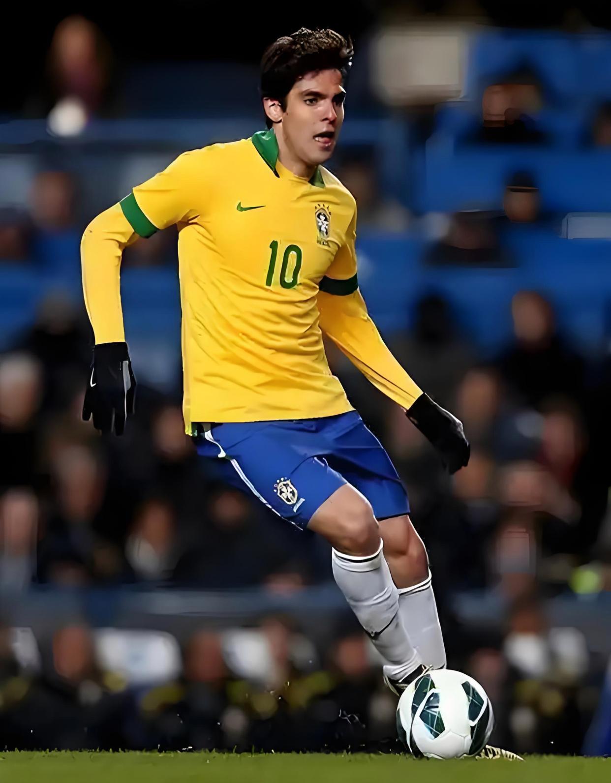 巴西球星发布自传，回顾足球生涯点滴