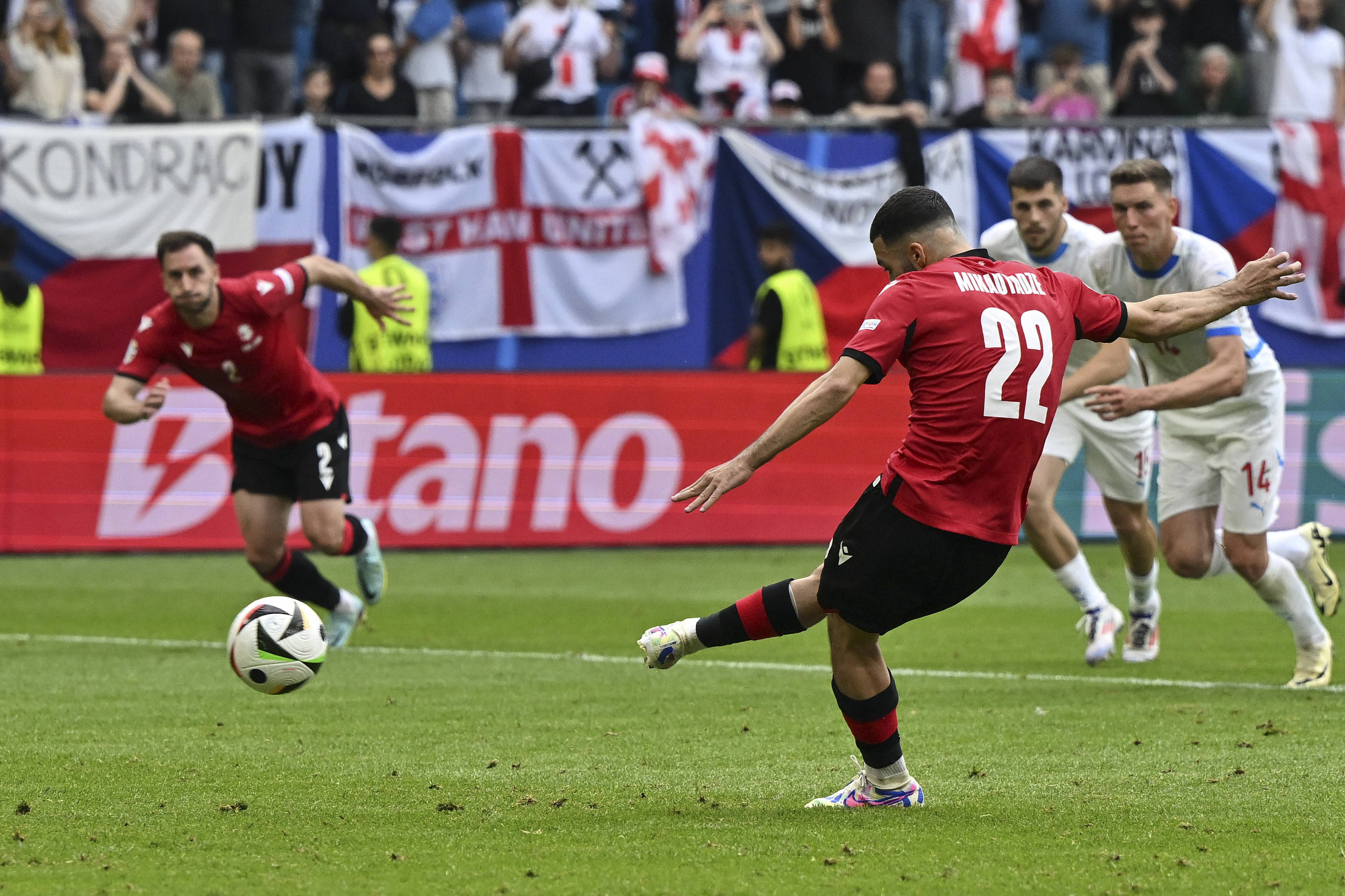 世俱杯-欧锦赛预选赛：比利时大胜俄罗斯