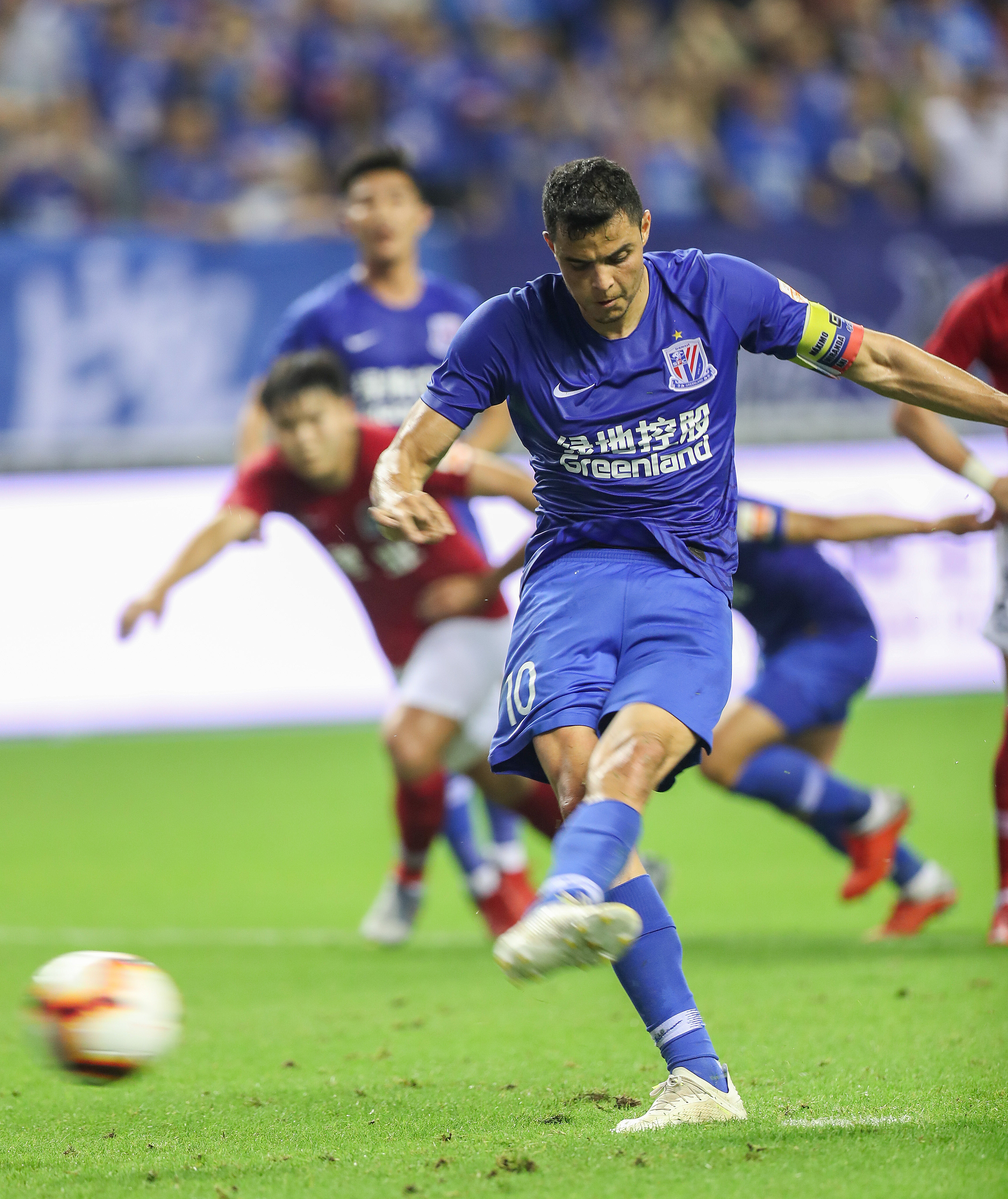 世俱杯分组-申花迎战河南建业，全队备战迎接挑战