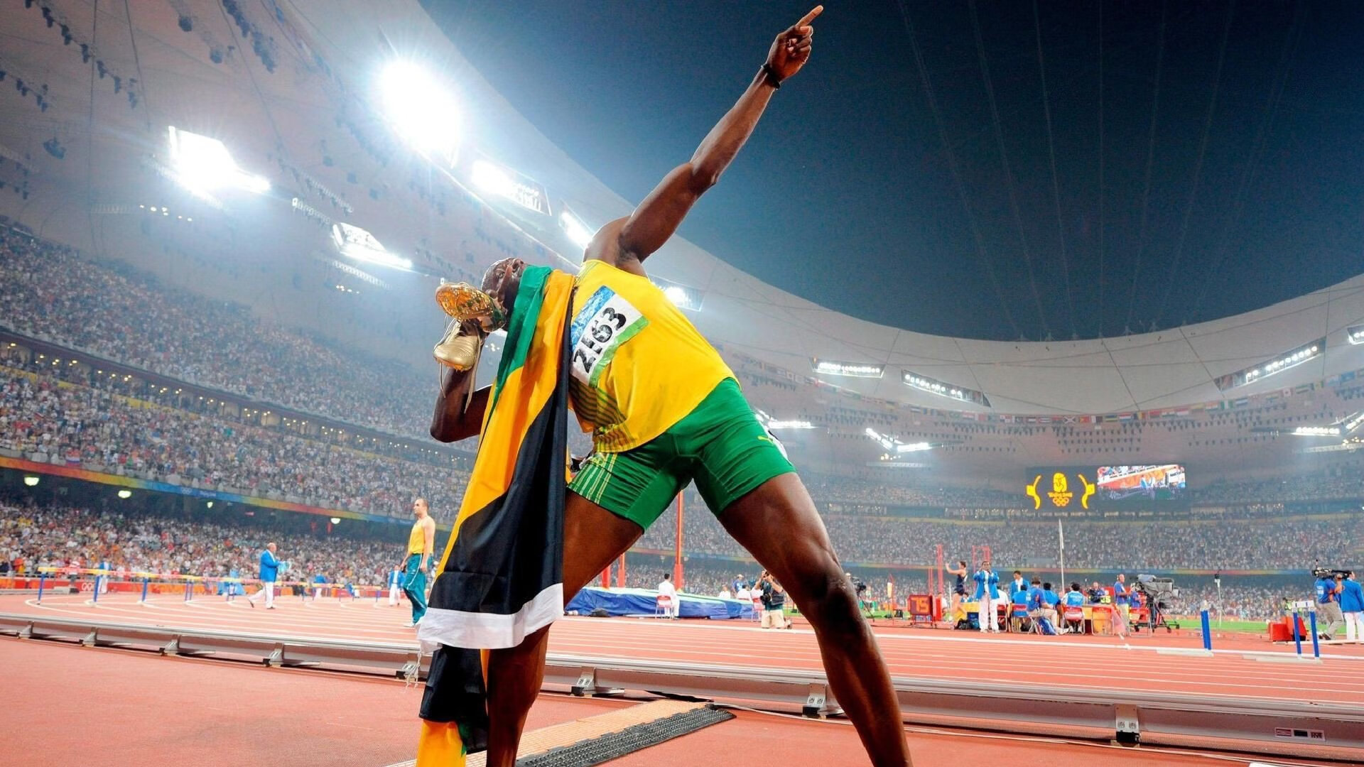 两场相隔千里的比赛,一个相同的人类特质